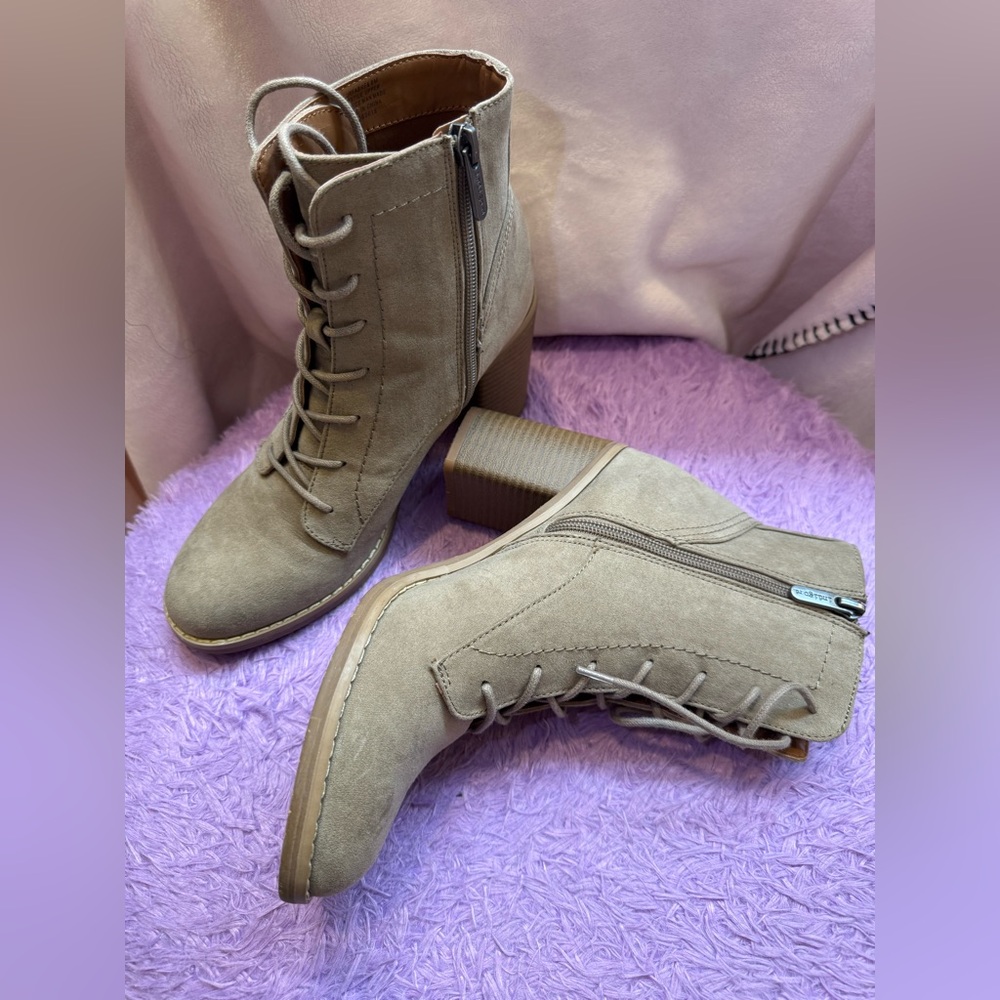 Gently worn Indigo Tan Lace Up Boots with Side Zipper